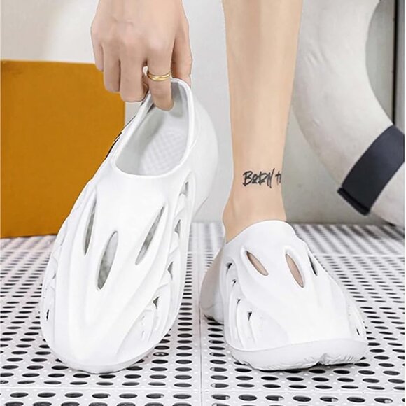 Foam Runner Shoes Lightweight Slip-On Walking Sneakers Breathable Soft Beach San